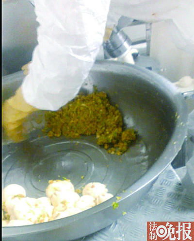 北京部分超市被曝包子掺假 豆制品冒充肉馅，消费者权益谁来保障？